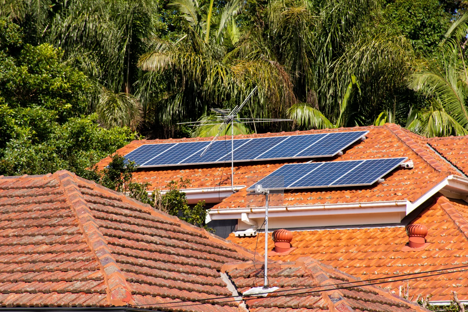 solar hot water reduce bills